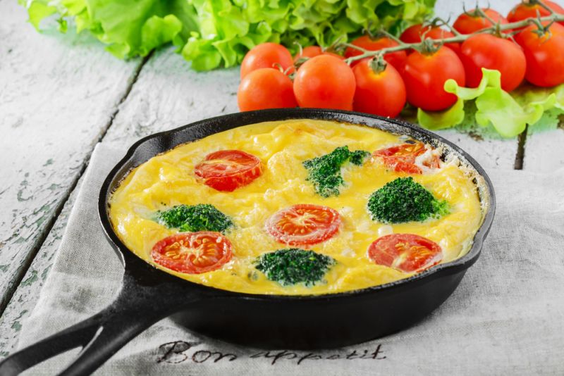 Frittata de broccoli si rosii