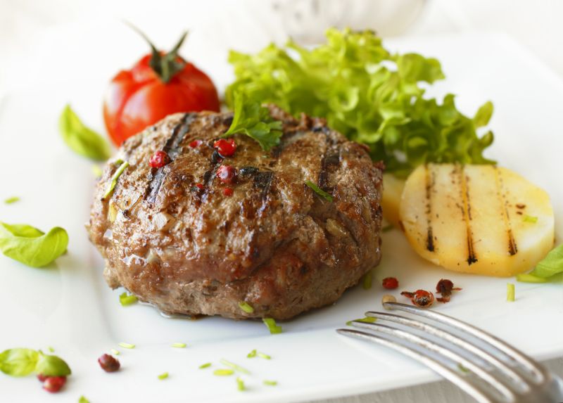 Burger de vita cu legume
